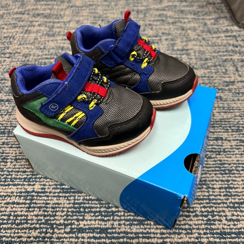 STRIDE RITE 360
racer sneaker 6M